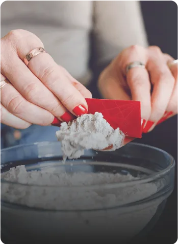 Leveling one spoon with the other